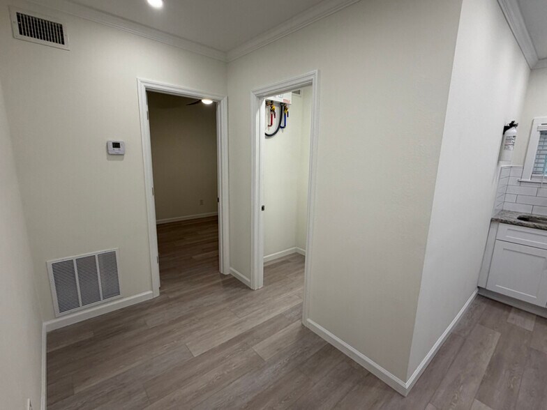 Building Photo - 1156 Orange Ave