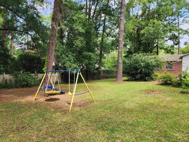 Building Photo - 1041 Cherokee Dr