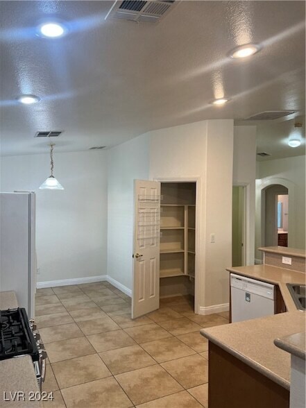 Building Photo - 5858 Sierra Medina Ave