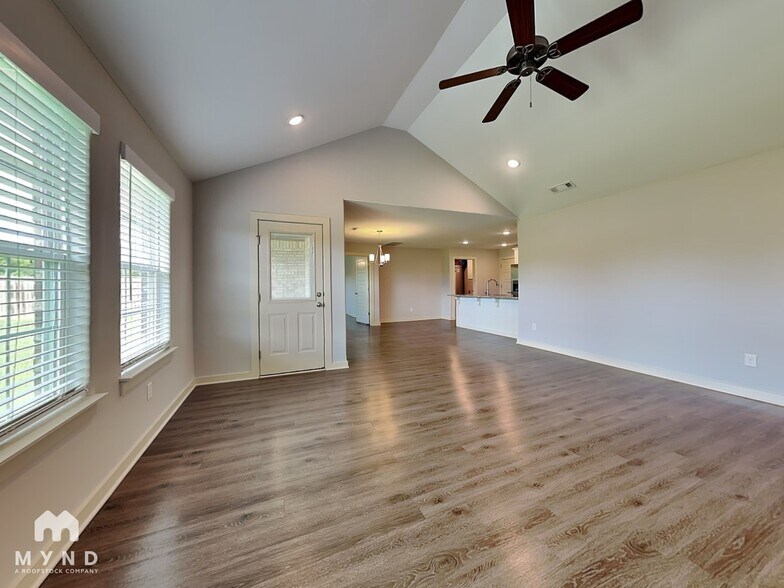 Building Photo - 507 Eagle Dr
