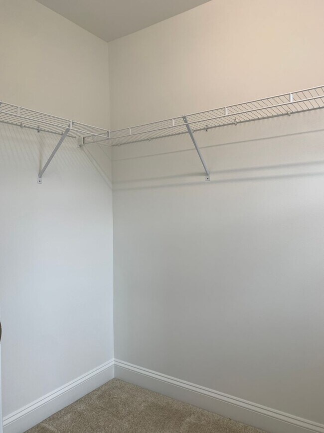 Building Photo - PRIME LOCATION, 3 Bedrooms Suites Apex TH ...