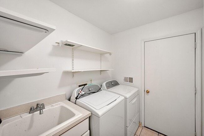 Building Photo - 28849 Hearthstone Dr