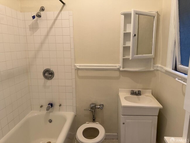 Building Photo - 810 Hyde St