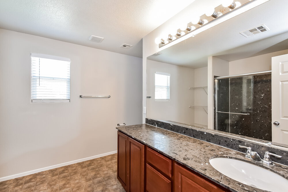 Building Photo - 7921 Point Oaks Ct