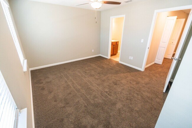 Building Photo - 3/3 Condo in Mission Overlook-MOVE IN SPEC...