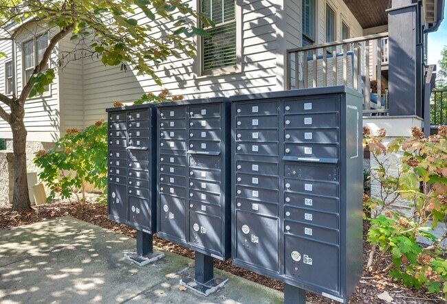 Building Photo - Awesome 3BR/3.5BA Craftsman Cottage in Che...