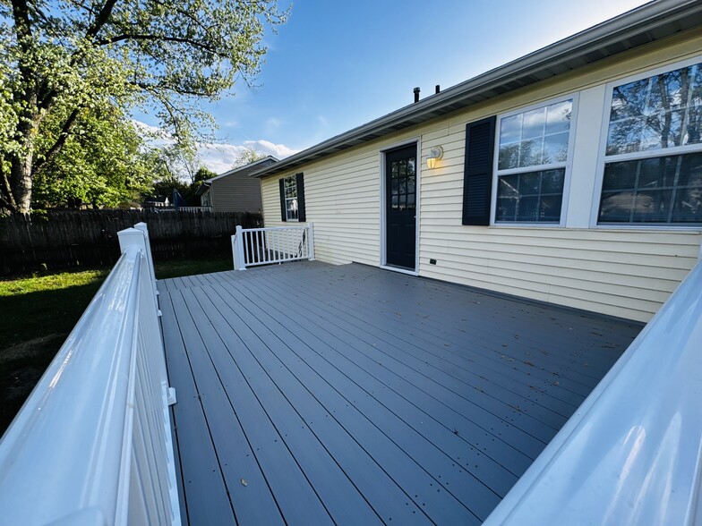new deck - 1242 Cedarcliff Dr
