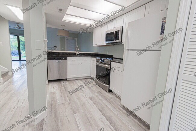 Building Photo - 33 Shadow Moss Pl