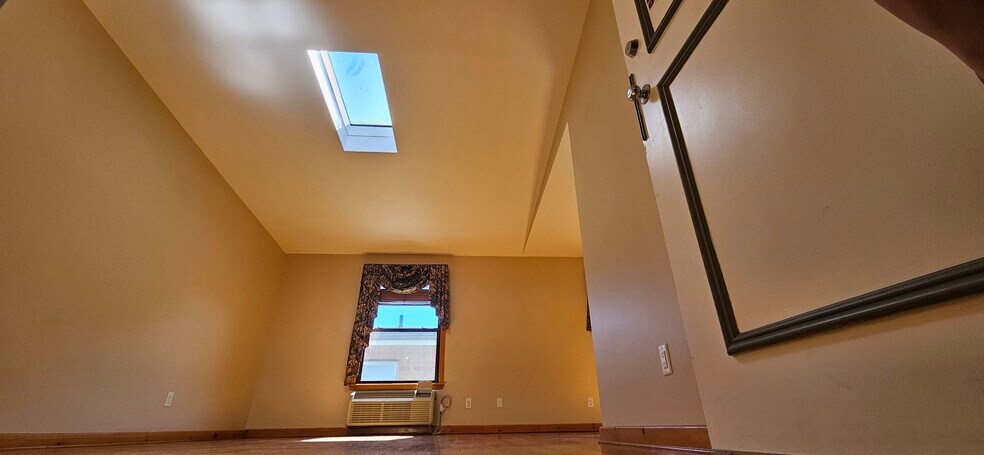 Building Photo - 416 68th St