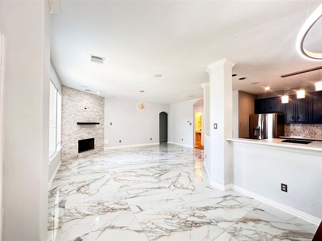 Building Photo - 2819 Lake Shore Harbour Dr