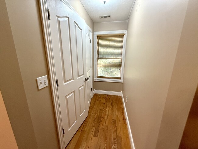 Building Photo - 51 Lee's Ford Dock Rd