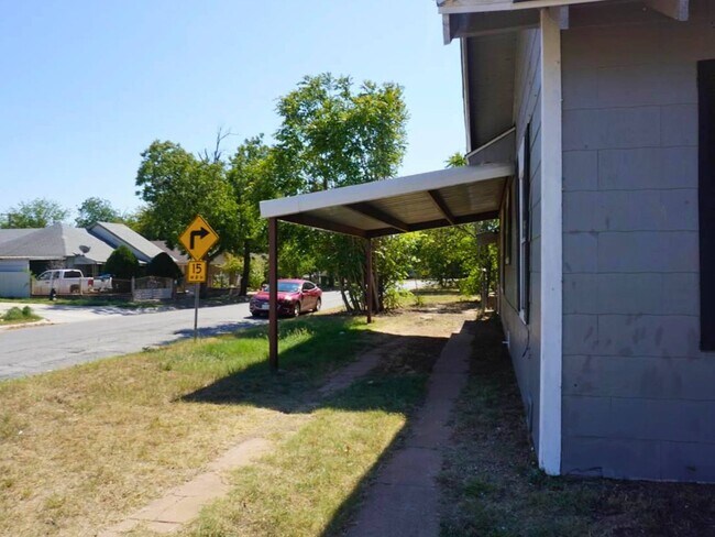 Building Photo - Affordable 3 Bedroom, 1 Bathroom Home In WF!