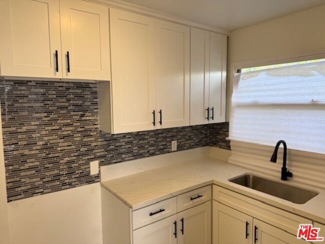 Building Photo - 3726 W 112th St