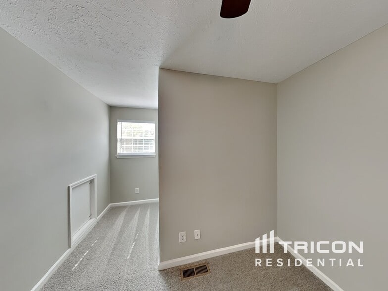 Building Photo - 504 Sanders Dr