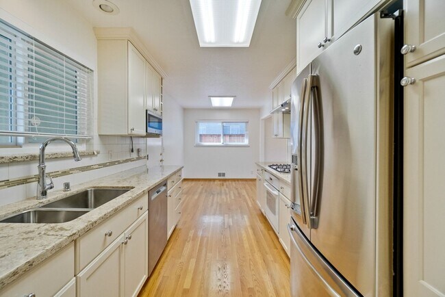 Building Photo - 5097 Forest Glen Dr