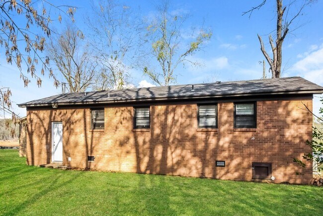 Building Photo - 2207 Pisgah Cir NW