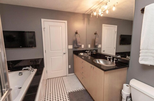 Building Photo - 4706 St Andrews Dr