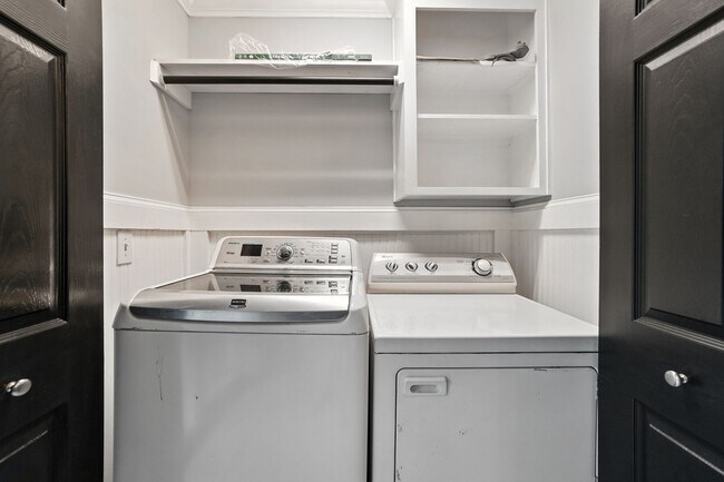 Building Photo - 332 Seneca Pl