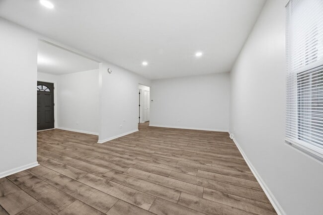 Building Photo - 3025 140th St