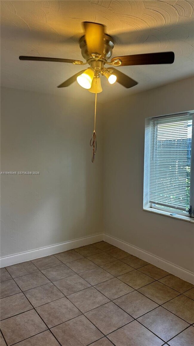 Building Photo - 732 Moffett St