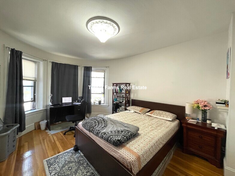 Building Photo - 40 Cedar St