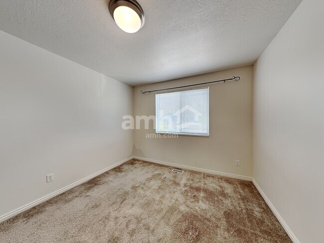 Building Photo - 261 Walton Dr