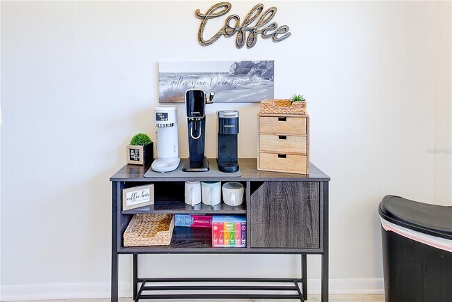 Building Photo - 14283 Sharon Dr