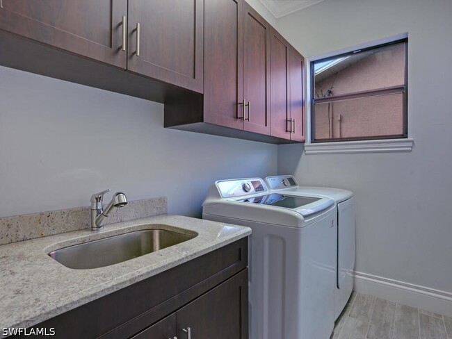 Building Photo - 840 98th Ave N