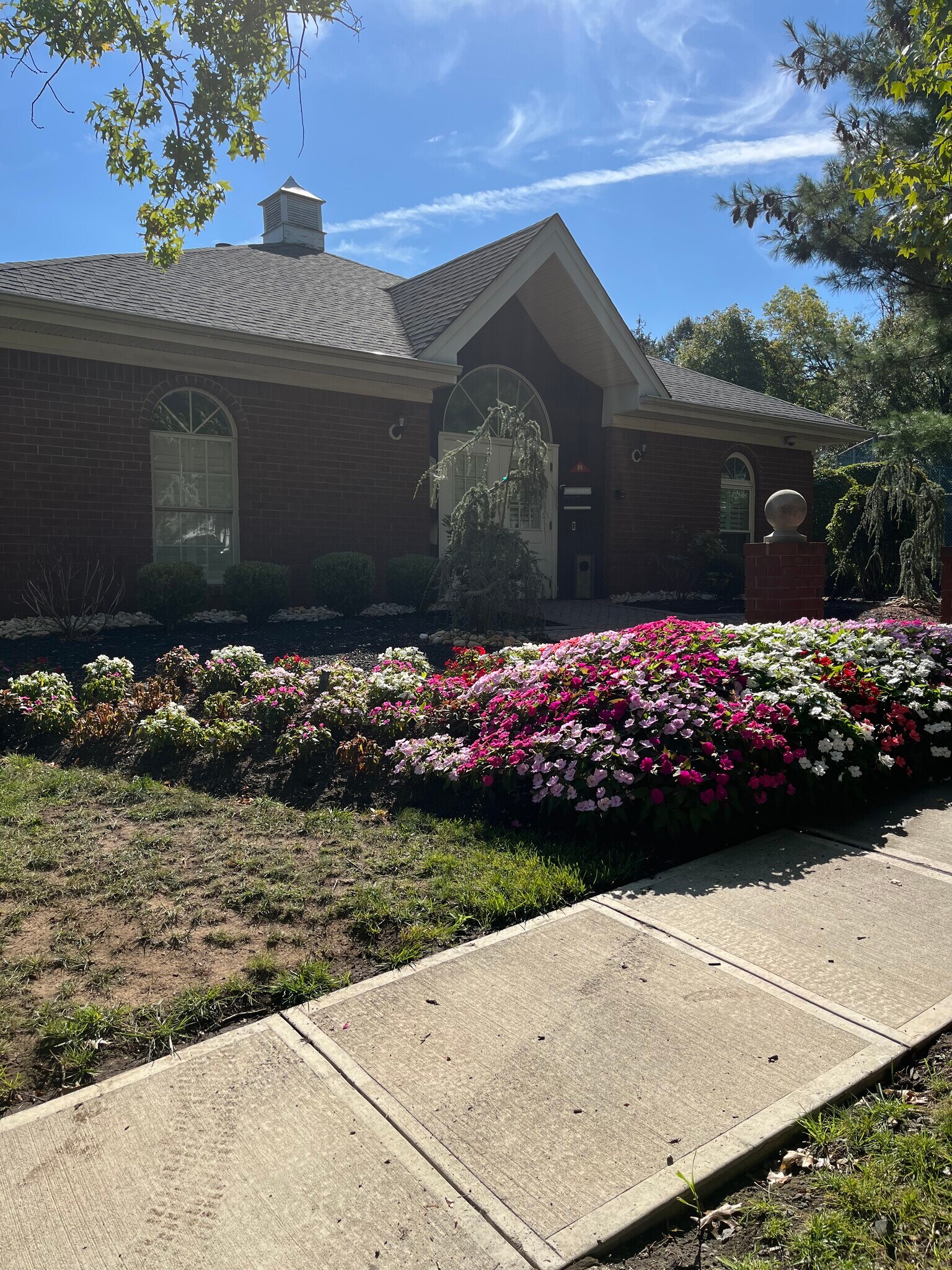 Clubhouse - 99 Sapphire Ln