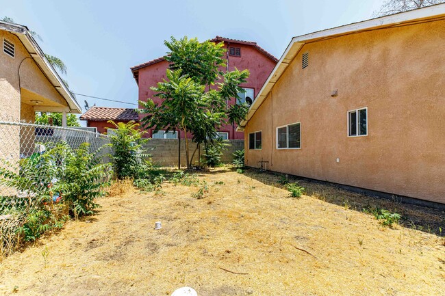 Building Photo - 3 bed 2 bath home for RENT in Modesto by H...