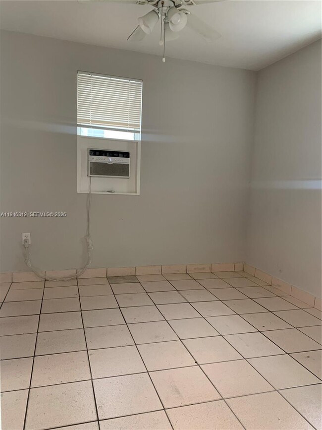 Building Photo - 821 SW 29th Ct