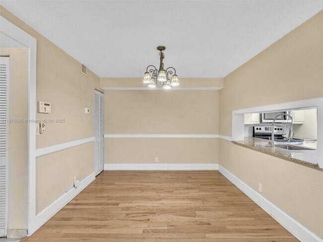 Building Photo - 612 Gardens Dr