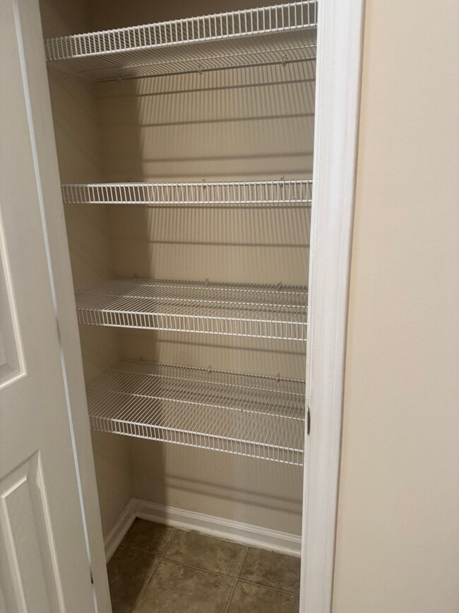 Building Photo - Fantastic 4br/2.5ba home, Conv to 40, excellent location, Available Now!