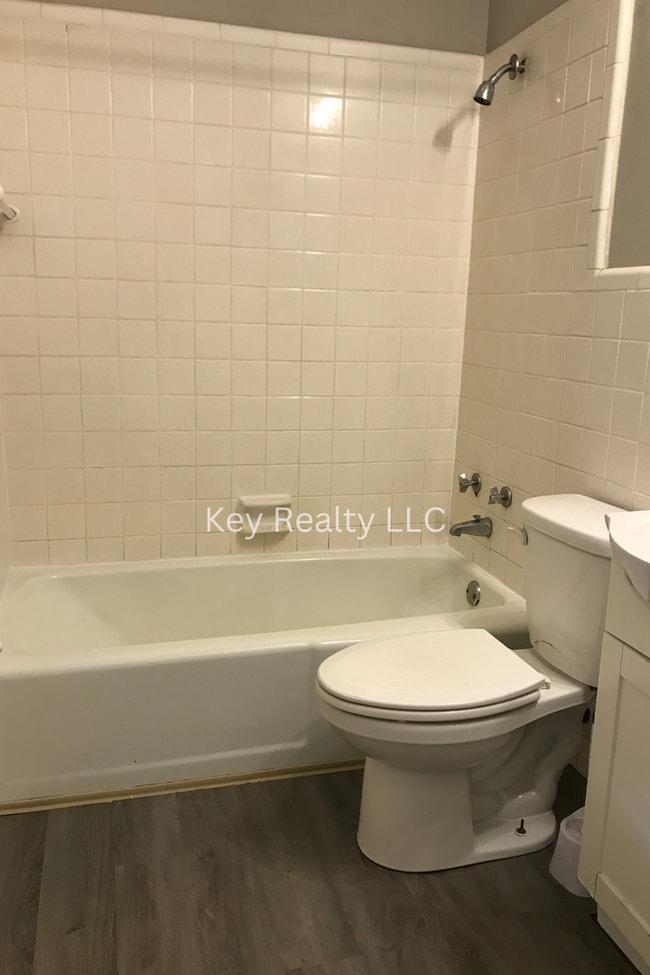 Building Photo - 2517 - B Webster St. - Alexandria MOVE IN ...