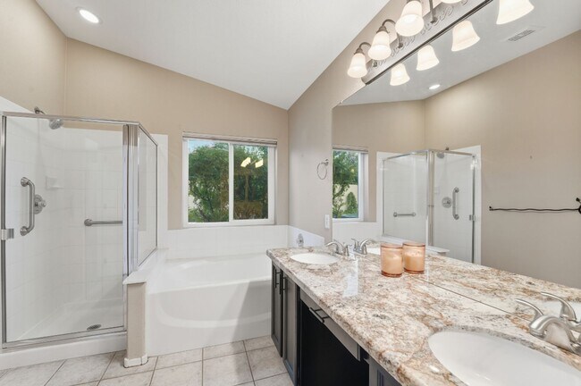 Building Photo - Modern & Spacious 3 Bed 2 Bath Home in Nor...