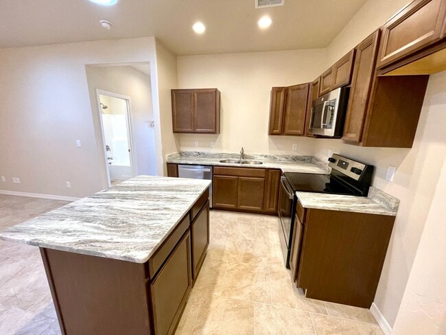 Building Photo - Newly Constructed 2 Bedroom Home!