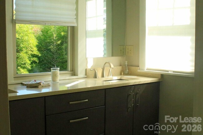 Building Photo - 10 Coleman Ave