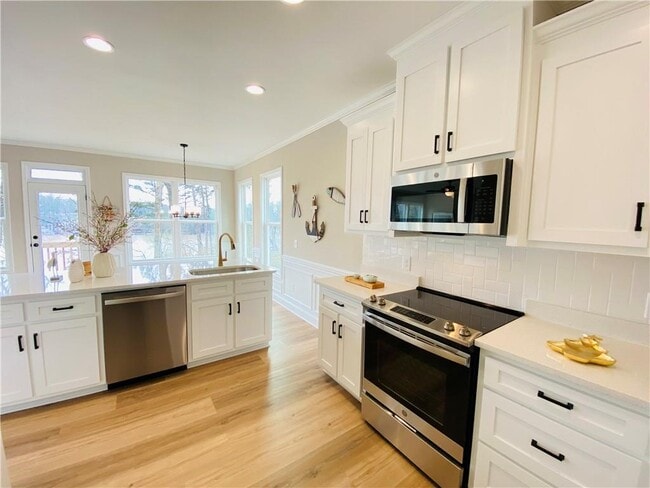 Building Photo - 6960 Diana Cir