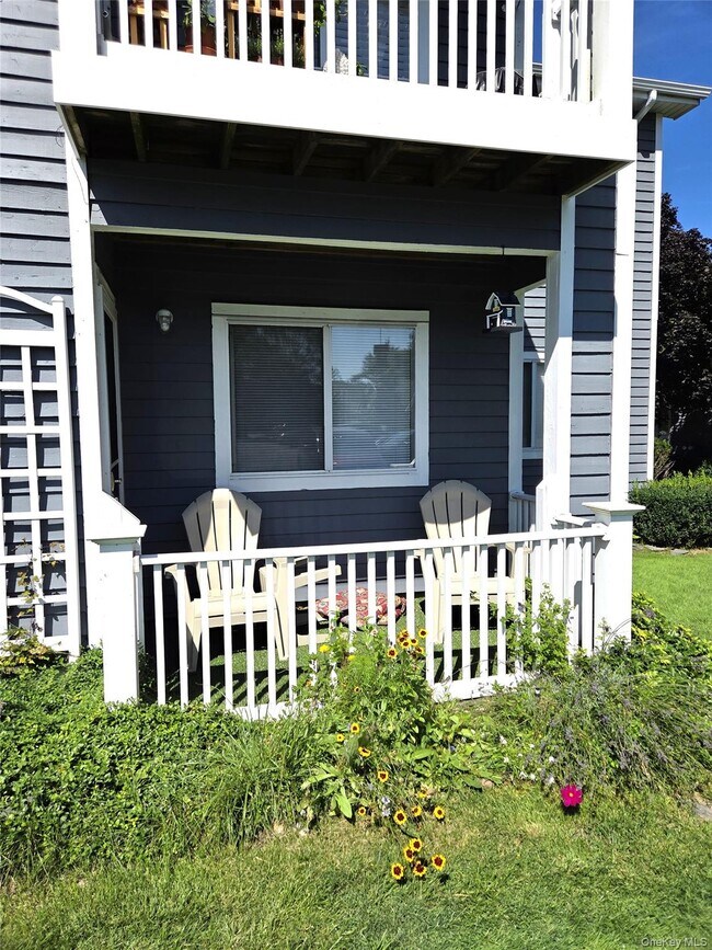 Building Photo - 868 Birchwood Park Dr