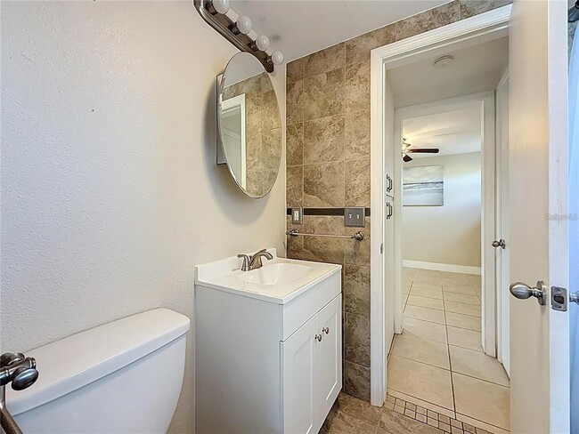Building Photo - 2600 N Paula Dr