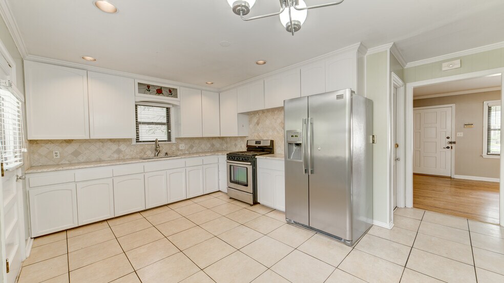 Building Photo - 56 E 52nd St