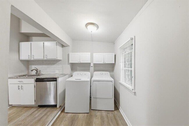 Building Photo - 154 Lawton St SW