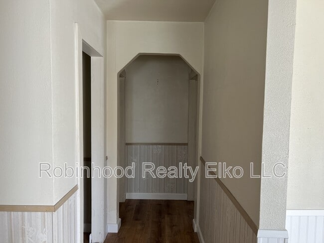 Building Photo - 366 4th St