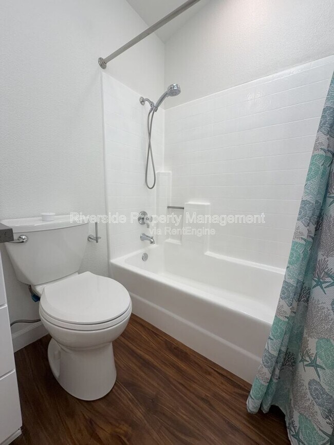 Building Photo - 9505 Arlington Ave