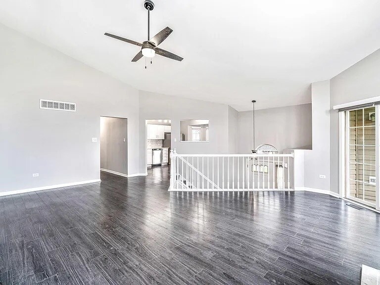 Building Photo - 13843 S Cambridge Cir