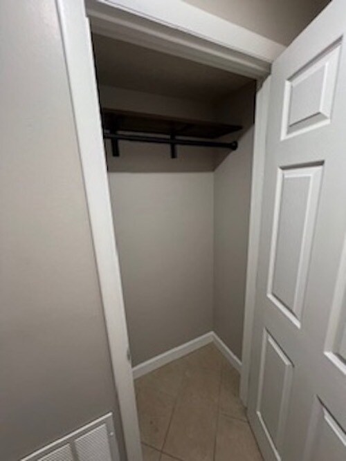 Entry closet - 8892 Eagleview Dr