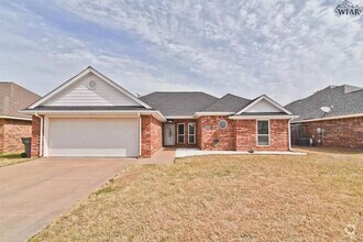 Building Photo - 5516 Chinaberry Dr