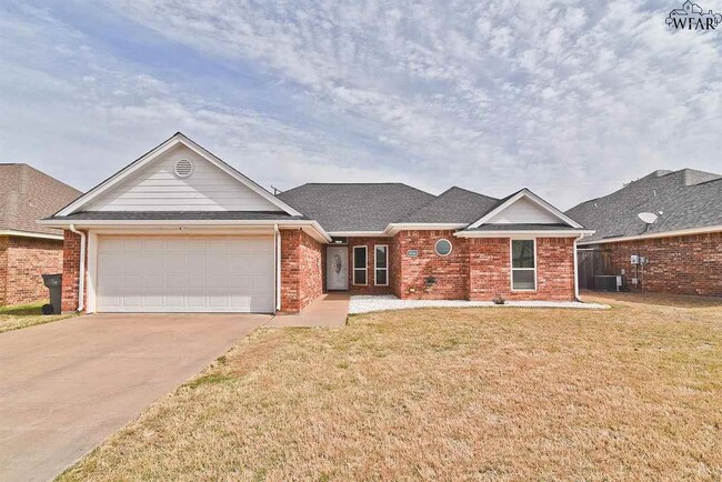 Primary Photo - 5516 Chinaberry Dr