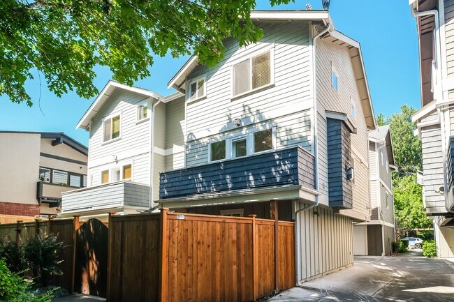 Building Photo - Bright and Spacious Residence with Vaulted Ceilings and Garage