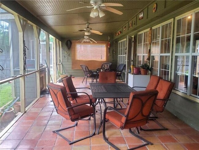 Building Photo - House - 4.5 beds 2 baths.